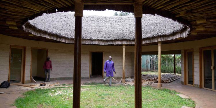 Una granja en Kenia fabrica paneles a base de hongos para la construcción sostenible