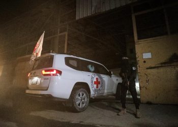 El ejército israelí dice que uno de los cuerpos entregados por Hamás no es el de un rehén