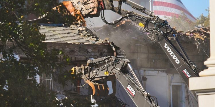 Lo que hay que saber sobre el salón de baile de 250 millones de dólares que Trump está añadiendo a la Casa Blanca