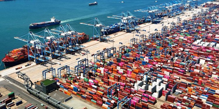 La guerra comercial profundiza el duelo entre Estados Unidos y China por los planes de tarifas portuarias