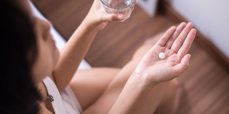 ¿Por qué mi orina es amarilla después de tomar vitamina B?