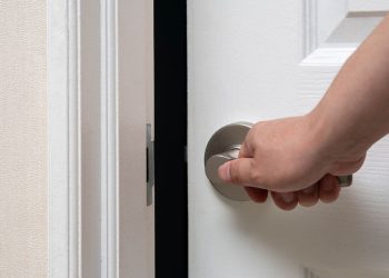 ¿La puerta chirriante te vuelve loco? Aquí está la solución que funciona