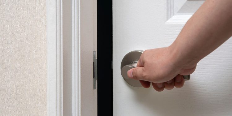 ¿La puerta chirriante te vuelve loco? Aquí está la solución que funciona