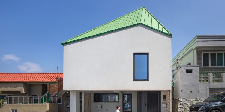 Casa Lápiz / Estudio de Arquitectura YEIN