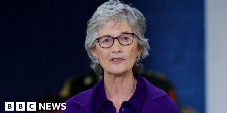 Catherine Connolly se convierte en la décima presidenta de Irlanda