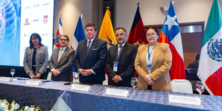 Cardiólogos de renombre mundial se reunieron en Quito por los 40 años del Hospital Metropolitano.