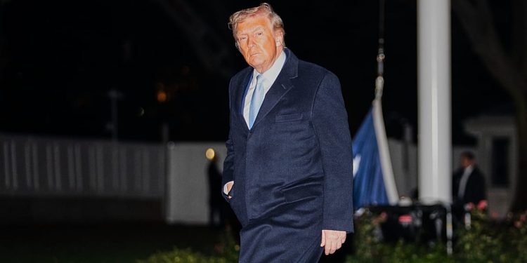 En un raro cambio, Trump pide a los republicanos de la Cámara de Representantes que voten para liberar los archivos de Epstein