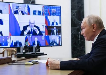 Zelenskyy enfrenta una decisión difícil mientras Putin acoge con satisfacción el plan de paz entre Estados Unidos y Rusia
