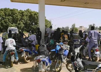 La junta de Mali suspende los canales de televisión franceses por supuestos informes falsos sobre el bloqueo de combustible