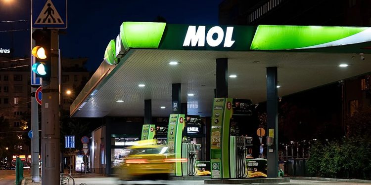 Trump sopesa la solicitud «vital» de Hungría de exención de las sanciones energéticas rusas