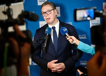 Vučić ignora las críticas de Bruselas haciendo alarde de sus credenciales económicas