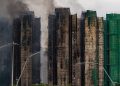El número de muertos aumenta a 44 y 279 aún están desaparecidos mientras los incendios arrasan el complejo de torres de Hong Kong