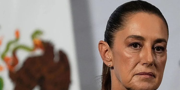 Presidenta de México presenta cargos después de que su manoseo callejero generó una conversación sobre acoso