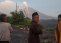 Video. El monte Semeru de Indonesia entra en erupción, provocando flujos de ceniza caliente y evacuaciones