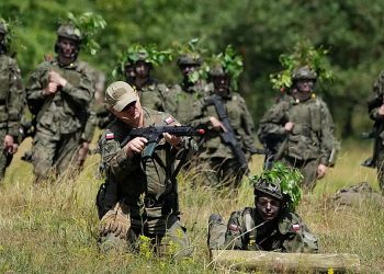 Polonia está lanzando un nuevo programa de entrenamiento militar. ¿Cómo responderán los ciudadanos?