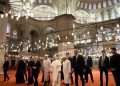 Video. El Papa León XIV visita la Mezquita Azul de Estambul para un breve momento de oración