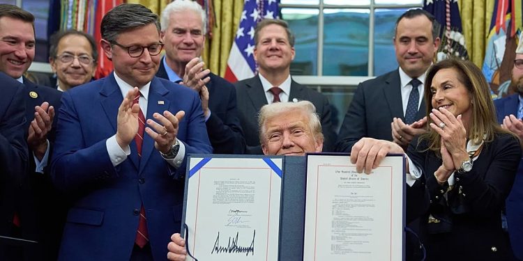 Video. Trump firma un proyecto de ley de financiación y pone fin al cierre del gobierno de 43 días