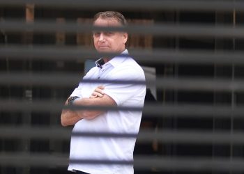 Tribunal ordena detención de Bolsonaro tras sospecha de que intentó quitarse pulsera electrónica