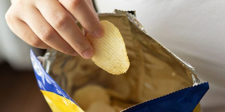 Los alimentos ultraprocesados ​​podrían estar aumentando el cáncer colorrectal entre los jóvenes, advierten los científicos