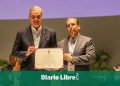 Abinader recibe reconocimiento “Egresado Distinguido” del Loyola