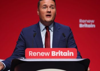 Reino Unido se prepara para abrir los datos de la era Covid a pesar de los temores de los médicos – POLITICO