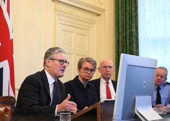 A medida que se avecina un posible acuerdo con Ucrania, Francia y Gran Bretaña trazan un papel de apoyo en el terreno – POLITICO