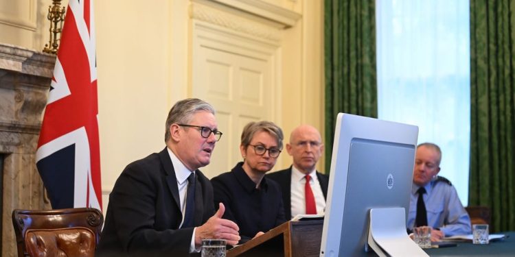 A medida que se avecina un posible acuerdo con Ucrania, Francia y Gran Bretaña trazan un papel de apoyo en el terreno – POLITICO