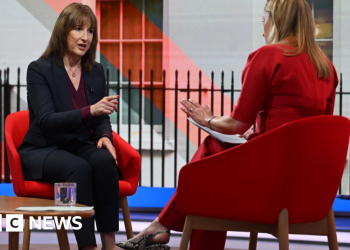 La canciller dice que se le pueden confiar las finanzas del Reino Unido a pesar de las afirmaciones de que engañó al público