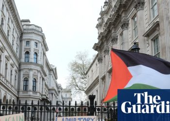 Activistas podrían ser encarcelados durante seis meses por protestar frente a las casas de los parlamentarios | Protesta