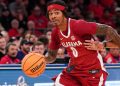 Alabama, No. 15, derrota a St. John's, quinto clasificado, 103-96 en MSG