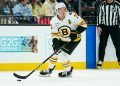 Charlie McAvoy de los Bruins golpeado en la boca con un disco y enviado a prueba