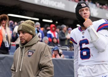 Se insta al QB novato de los Giants, Jaxson Dart, a modificar el enfoque de carrera