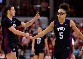 Michigan y TCU suben al top 10 de la encuesta femenina Top 25 de AP