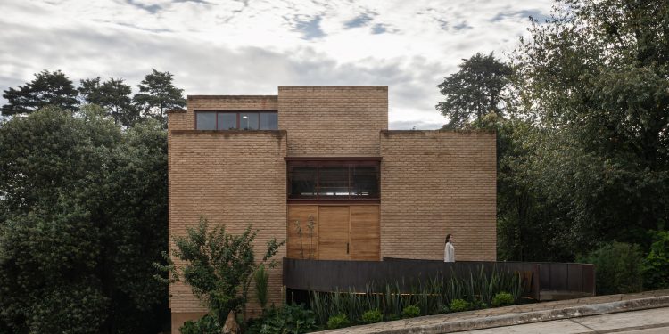 La Casa de la Sierra / Valdezarqs