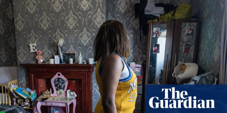 «Me estoy perdiendo gran parte de la vida de mi hijo»: las familias divididas por la represión del asilo por parte del Partido Laborista | Inmigración y asilo