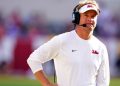 La decisión sobre el futuro de Kiffin vendrá después del Egg Bowl, dice AD