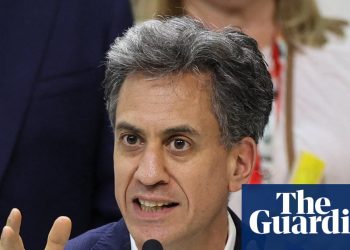 Miliband insta a la Cop30 a encontrar rutas «creativas» para la hoja de ruta sobre la eliminación gradual de los combustibles fósiles | poli30