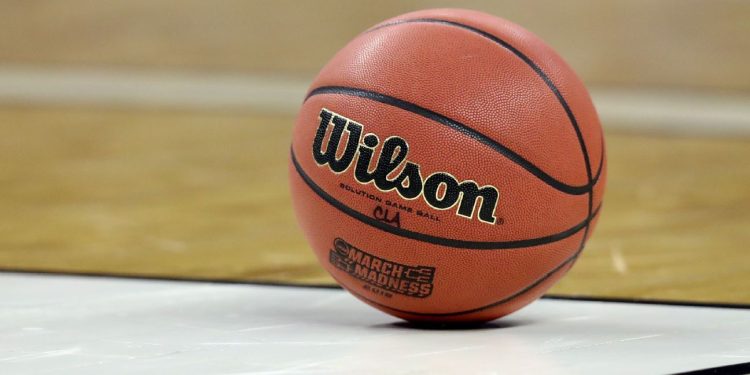 Jugador de baloncesto universitario de Oklahoma muere a causa de una lesión