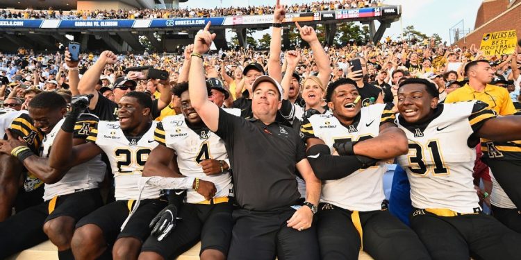 Eliah Drinkwitz acuerda un nuevo contrato de 6 años con Missouri