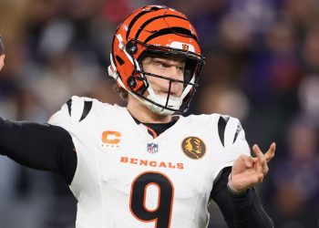 Joe Burrow de los Bengals tiene 2 touchdowns en el primer juego desde septiembre