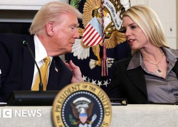 El Departamento de Justicia de EE.UU. investiga los supuestos vínculos de Epstein con Clinton y los bancos tras la petición de Trump