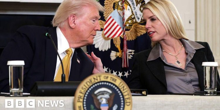 El Departamento de Justicia de EE.UU. investiga los supuestos vínculos de Epstein con Clinton y los bancos tras la petición de Trump