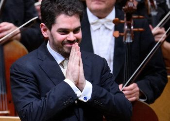 El chef de orquesta Lahav Shani, un prodigio israelí en las turbulencias de la guerra.