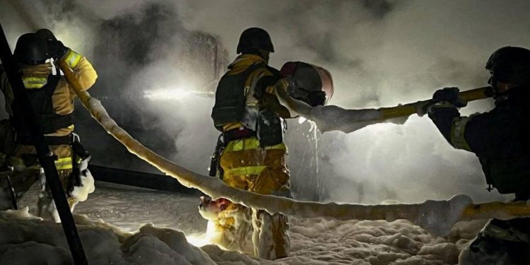 El G7 critica los ataques rusos a la energía mientras Ucrania denuncia el «terrorismo nuclear» | Noticias de la Unión Europea