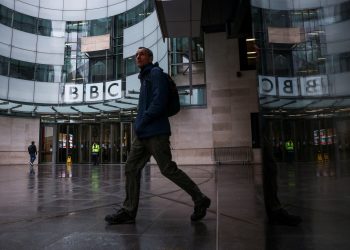 BBC se disculpa con Trump por documental y rechaza denuncia de difamación | Noticias de Economía y Negocios