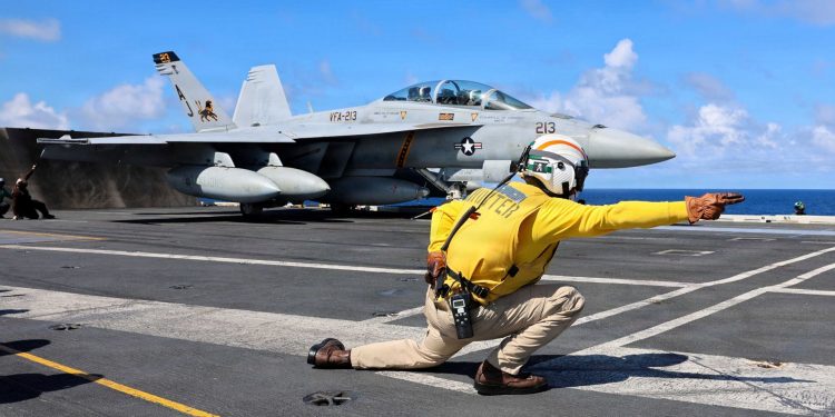 Trump dice que EE.UU. detendrá pronto el narcotráfico venezolano 'por tierra' | Noticias de Donald Trump