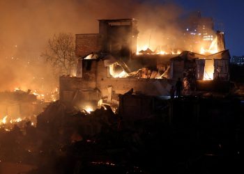 Un incendio devastador deja a miles de personas sin hogar en el barrio marginal de Korail en Dhaka | Galería Noticias