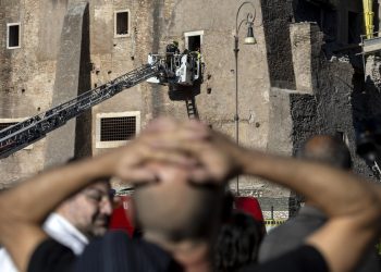 Esto se sabe de la persona atrapada en una torre medieval derrumbada en Roma