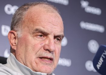 Bielsa confirmó que no se va: «Con la misma fuerza» :: Olé