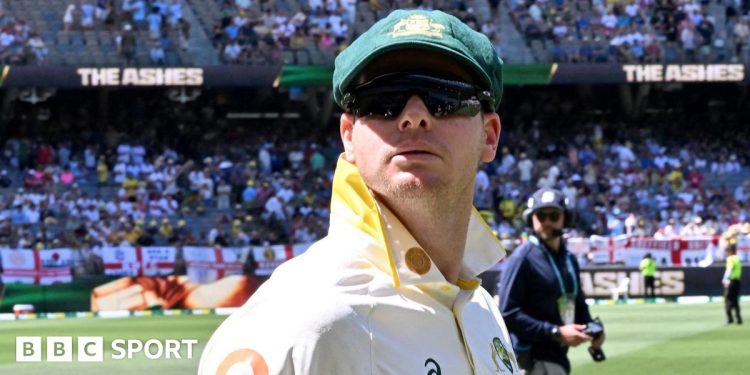 The Ashes: Los fanáticos de Inglaterra deberían ser mejores que el «abuso» dirigido a Steve Smith, dice Darren Lehmann
